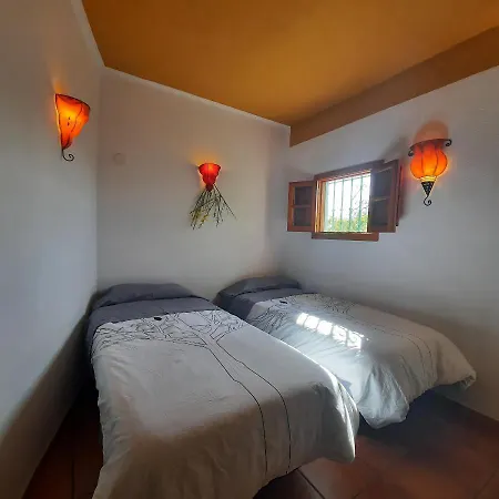 Bed and breakfast Alpujarra Guesthouse, Remote Off-grid Mountain *