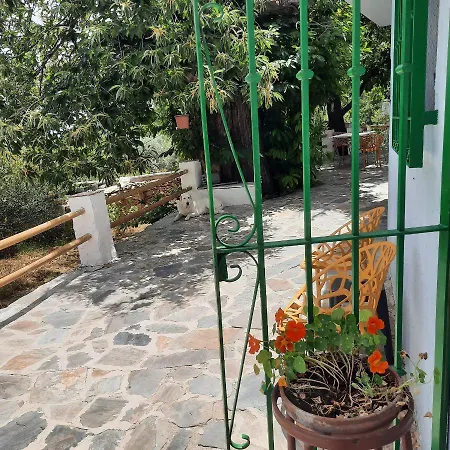 Alpujarra Guesthouse, Remote Off-grid Mountain Bed and breakfast Canar