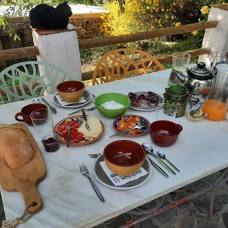 Alpujarra Guesthouse, Remote Off-grid Mountain Bed and breakfast