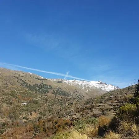 Bed and breakfast Alpujarra Guesthouse, Remote Off-grid Mountain *